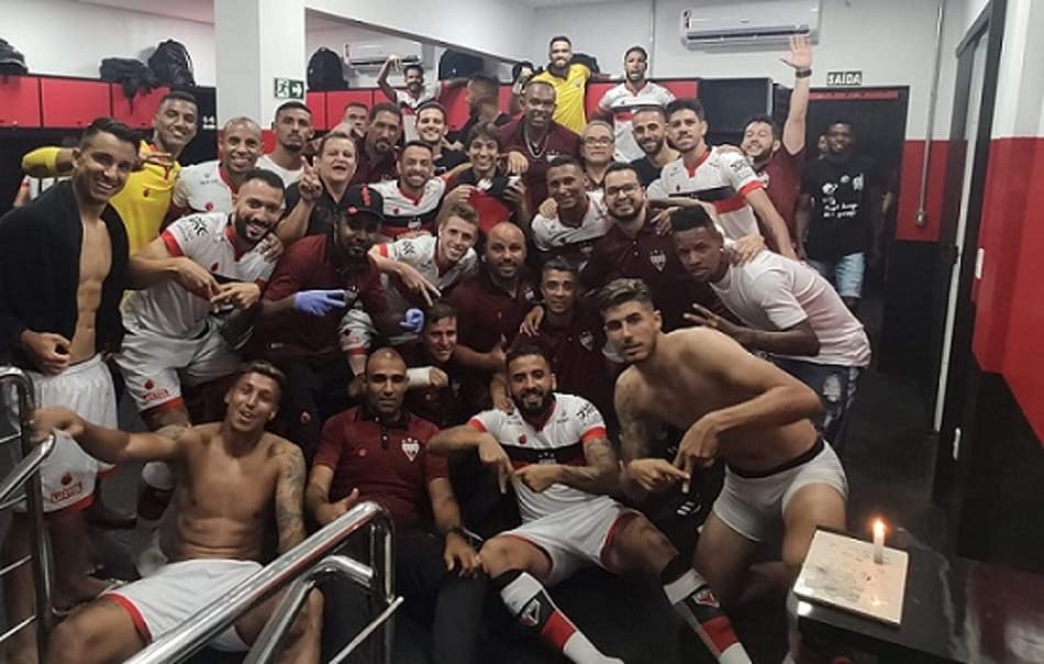 Victor Paraíba comemora acesso do Atlético-GO à primeira divisão