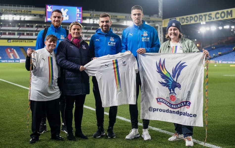 Crystal Palace lança camisa que apoia campanha de inclusão LGBT