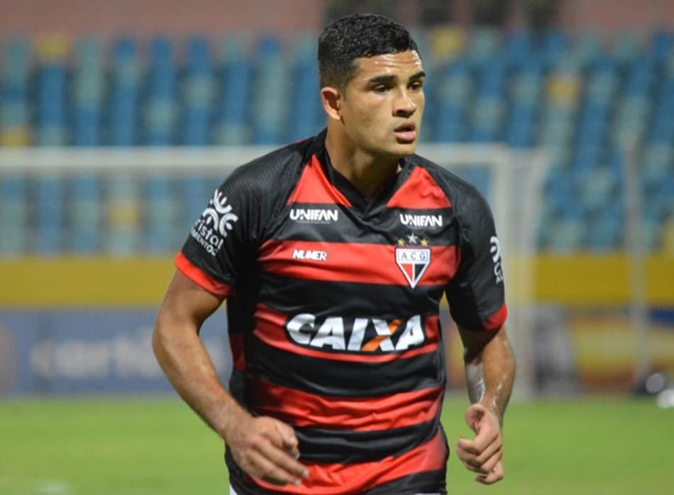 Destaque na Série B em 2018, atacante projeta volta ao Brasil