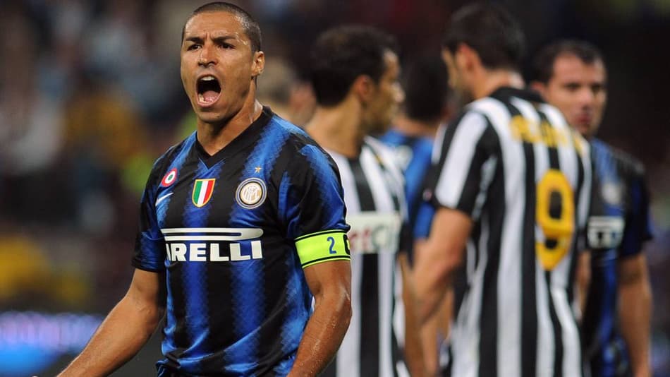 Ex-jogador colombiano recebe homenagem na Inter de Milão
