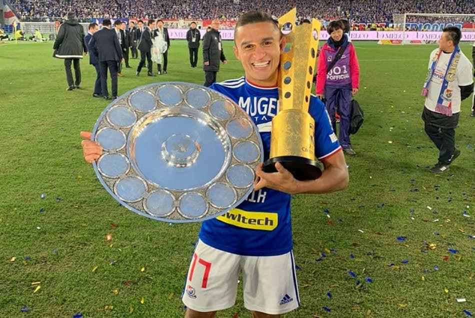 Time de Erik no Japão confirma título da J-League encerrando jejum
