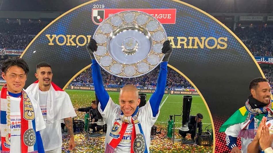 Em seu primeiro ano na J-League, Marcos Junior faz 'dobradinha' e conquista título e artilharia