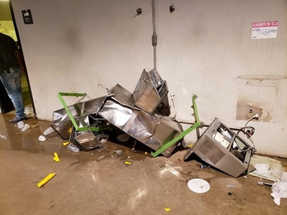 Vários espaços do estádio foram vandalizados depois do jogo entre Cruzeiro e Palmeiras