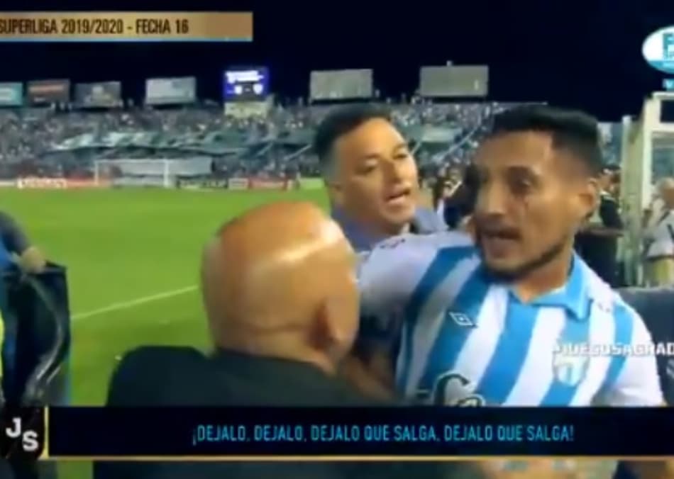 Polícia evita que confusão entre jogadores em duelo na Superliga Argentina