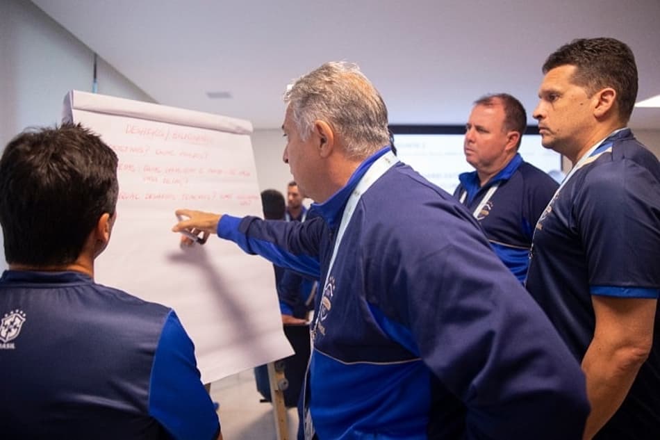 Claudinei Oliveira elogia curso da CBF para treinadores: 'Enriquecedor'