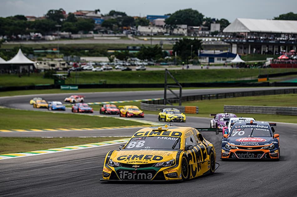 Cimed Racing é vice-campeã por equipes e Felipe Fraga fecha temporada em 4º na Stock Car