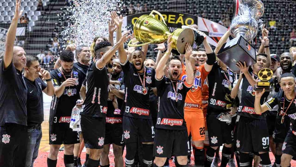 Com confusão e W.O, Corinthians é campeão da Liga Paulista de futsal