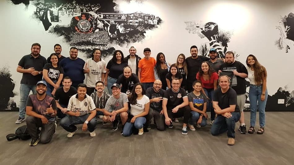 Tour da Arena Corinthians se capacita para receber pessoas com deficiência intelectual e TEA