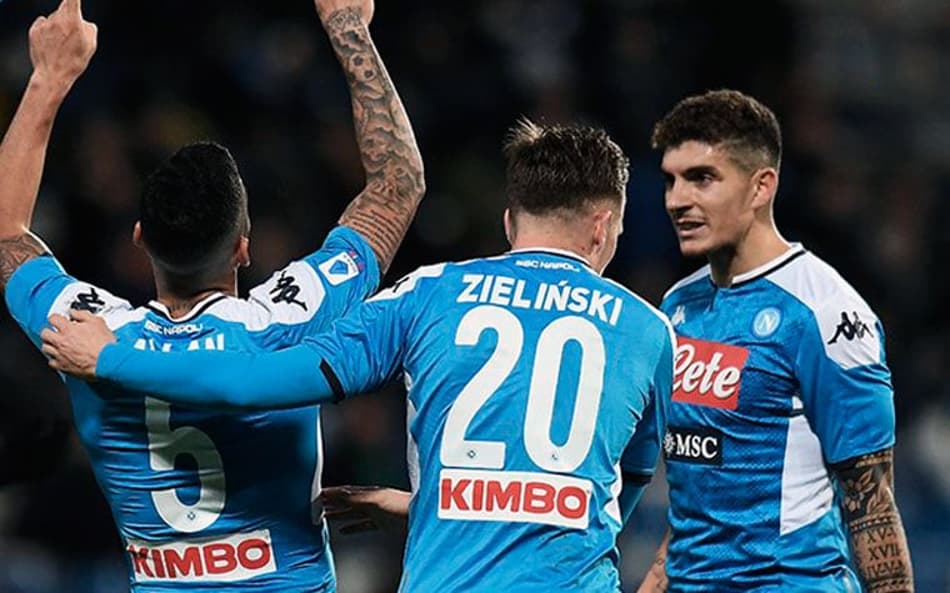 Após fortes críticas, Napoli adia volta aos treinos por tempo indeterminado