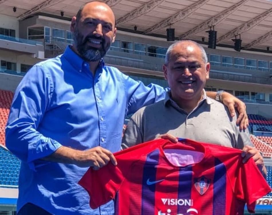 Francisco Arce é apresentado como o novo técnico do Cerro Porteño
