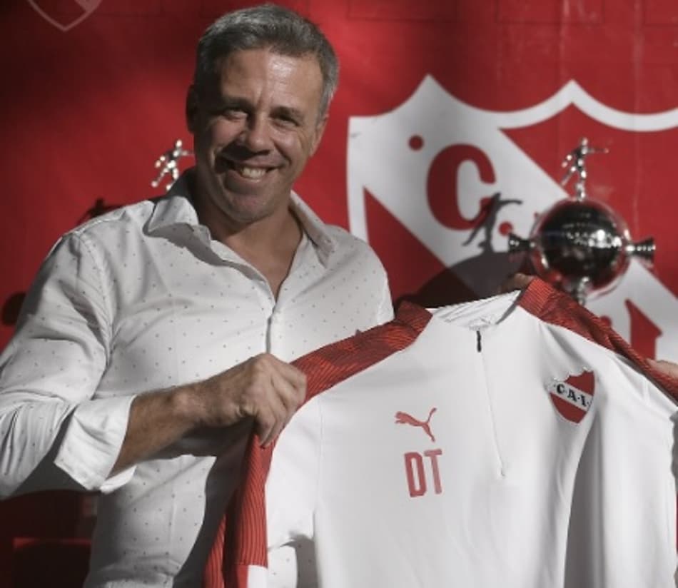 Rival do Fortaleza na Sul-Americana confirma a chegada de novo técnico