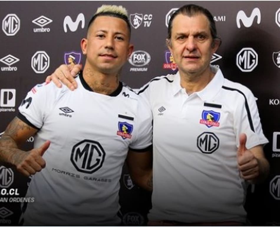Léo Valencia é apresentado ao Colo-Colo e descarta substituir Valdivia