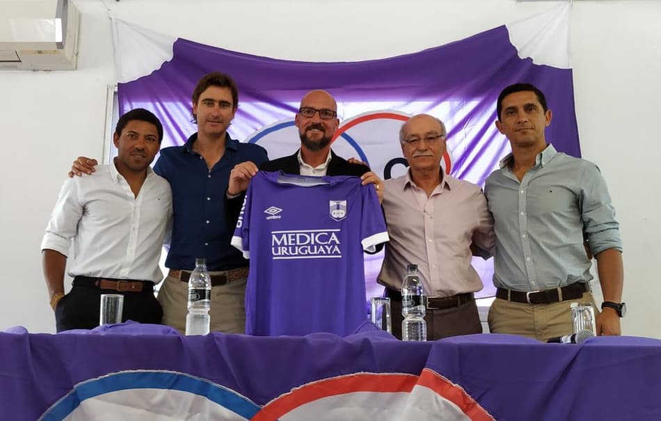 Defensor apresenta oficialmente o seu novo técnico