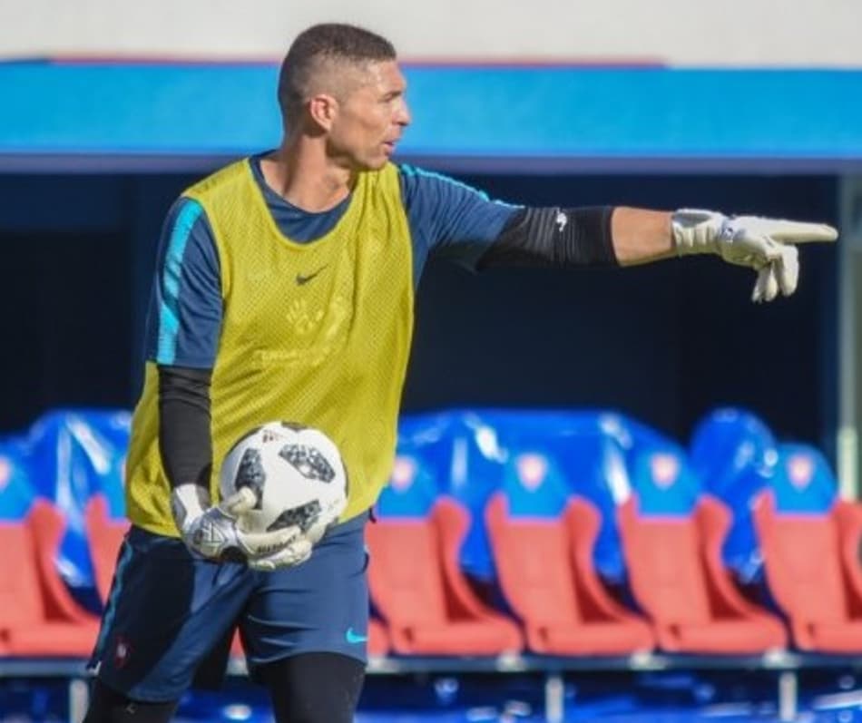 Juan Carrizo rescinde contrato com o Cerro Porteño para jogar com Maradona