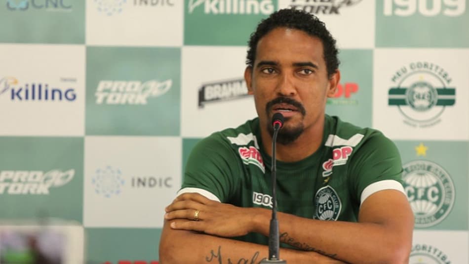 Na rede social, Rafael Lima oficializa sua saída do Coritiba