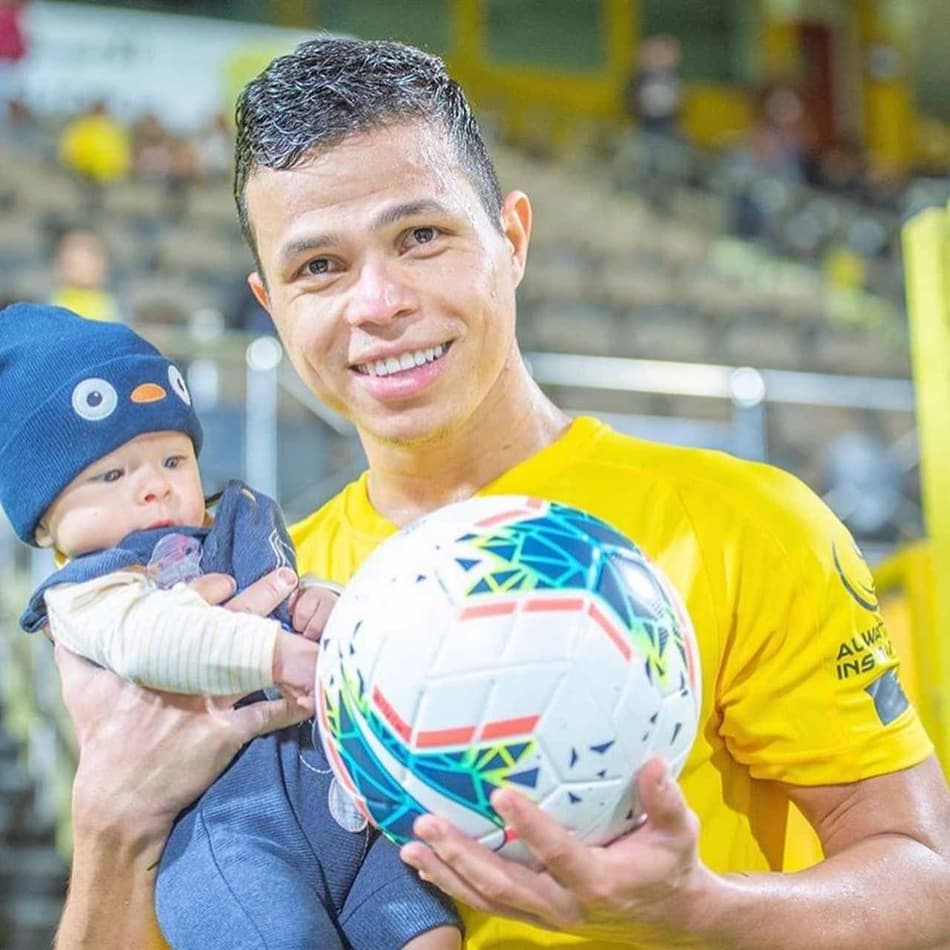 Brasileiro faz três e ultrapassa os 100 gols na Liga dos Emirados Árabes