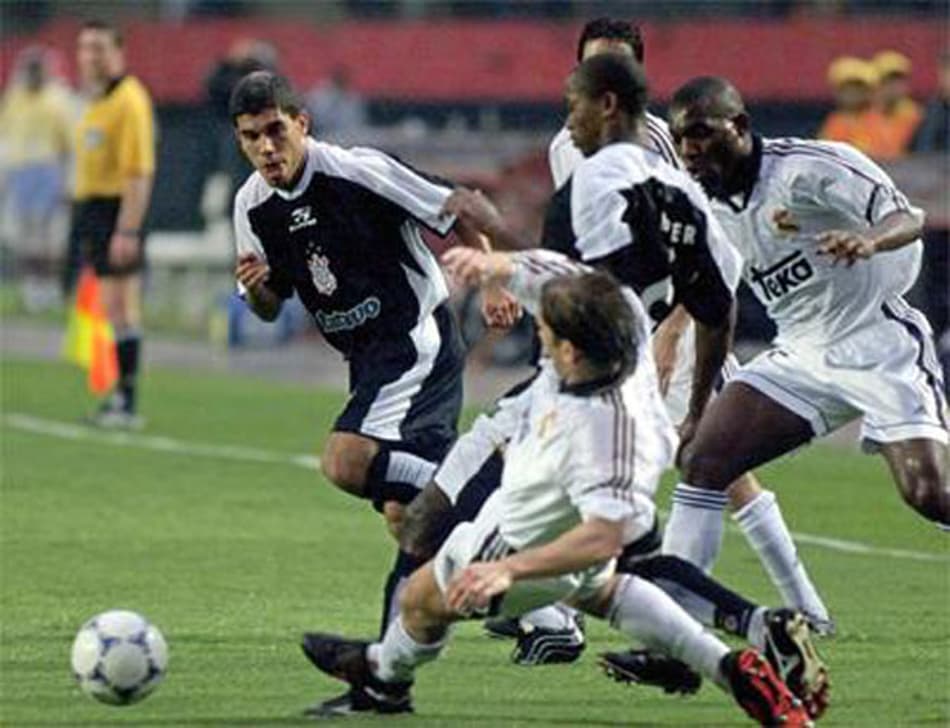 Show de Edílson faz 21 anos: veja os gols do Corinthians no empate com o Real Madrid no Mundial