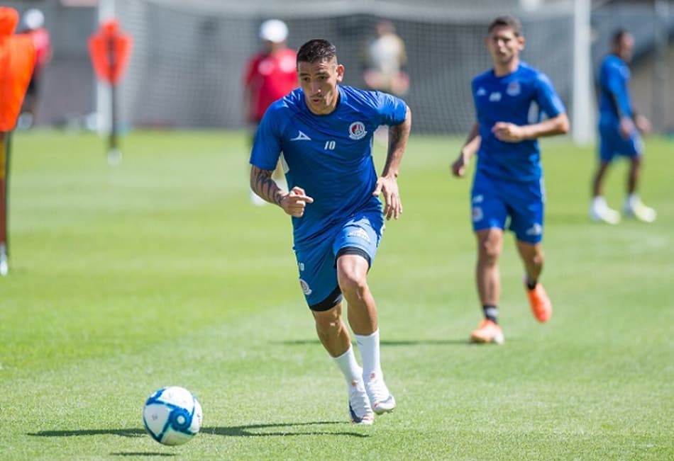 Centurión é contratado pelo Vélez Sarsfield com cláusula inusitada