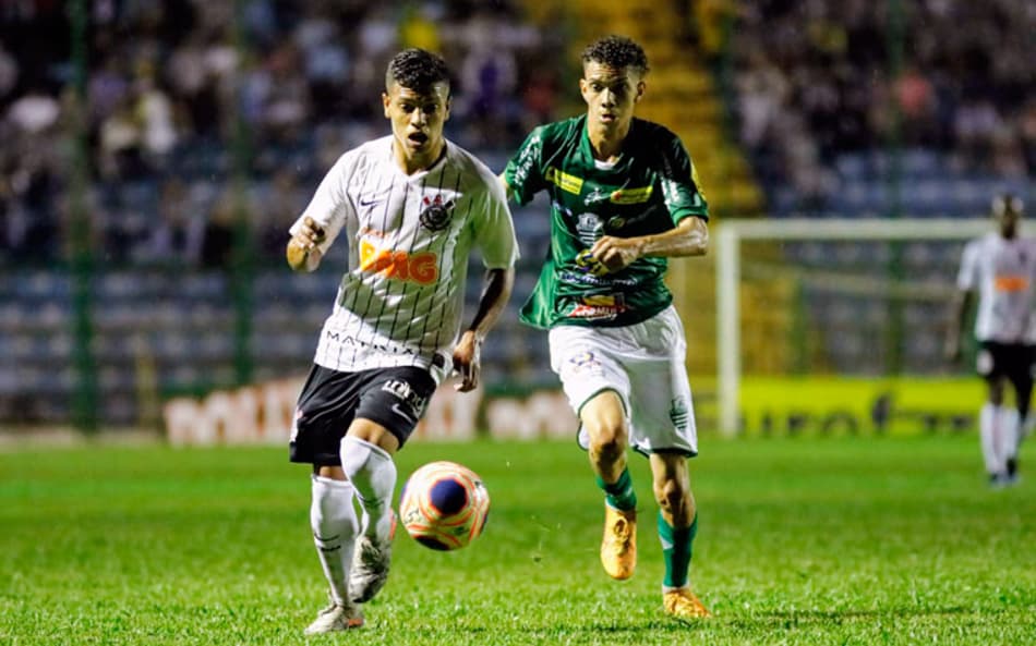 Corinthians empata com a Francana e avança em 1º da chave na Copinha