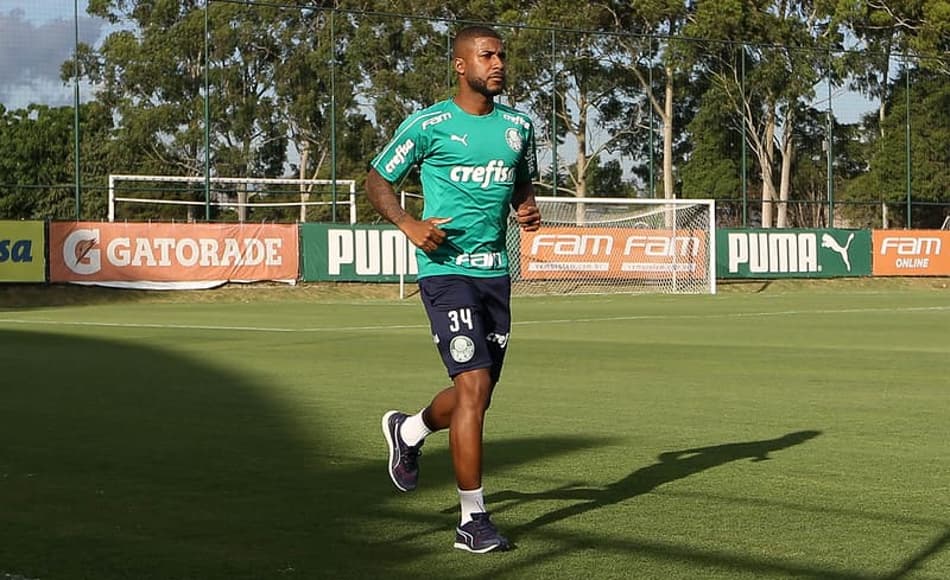 De volta após empréstimo, Emerson Santos vai com o Palmeiras aos EUA