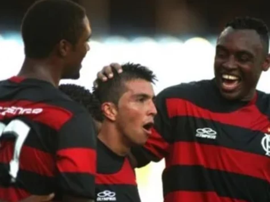 Como era a equipe do Flamengo na estreia no Carioca há dez anos