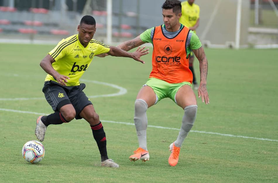 Clube português abre conversas por Lucas Silva, atacante do Flamengo