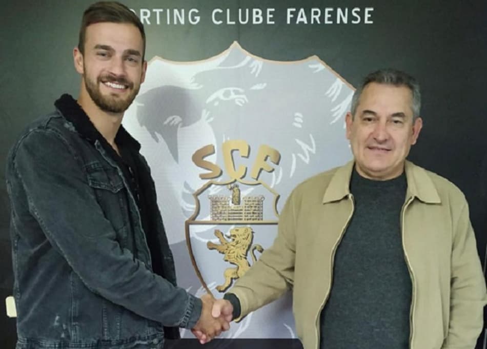 Após afastamento, meia brasileiro troca o Belenenses pelo Farense