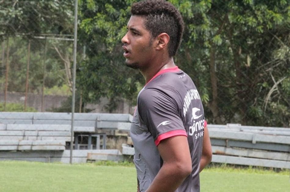 Campeão em 2018 pelo Athletico, zagueiro mira grande estreia no Paranaense pelo Rio Branco