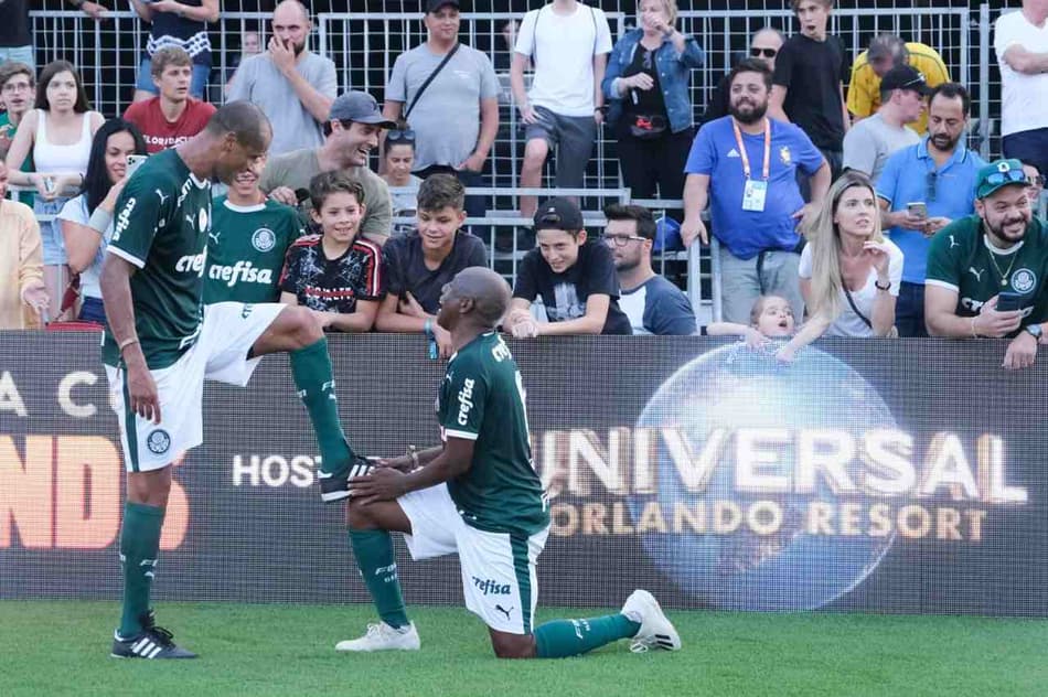 Bronca em Rivaldo, olho melhor do que VAR: Amaral vira astro nos EUA