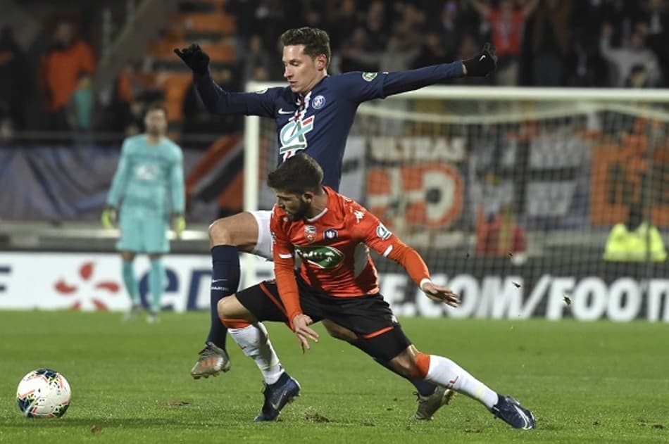 Sem Neymar e Mbappé, PSG sofre, mas se classifica na Copa da França
