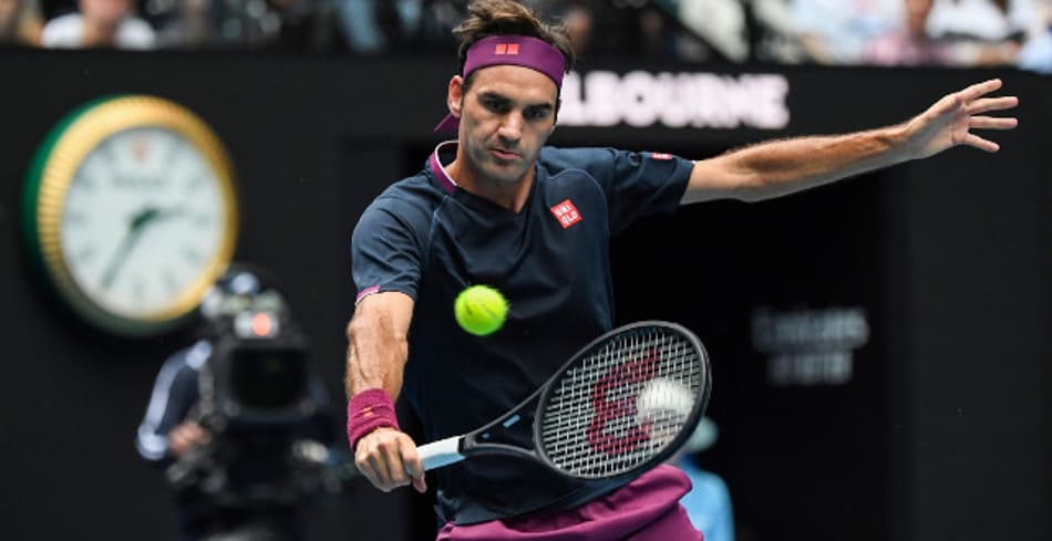 Federer tem estreia fácil e bate novo recorde na Austrália