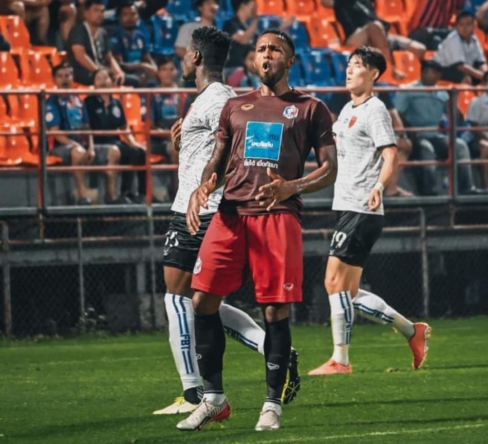 Ex-Vasco, Heberty é eleito um dos melhores sul-americanos da história na Tailândia