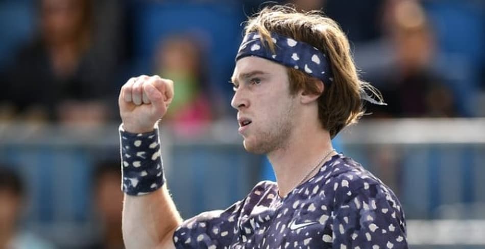 Rublev vence Zverev e decide em Zadar contra Djokovic