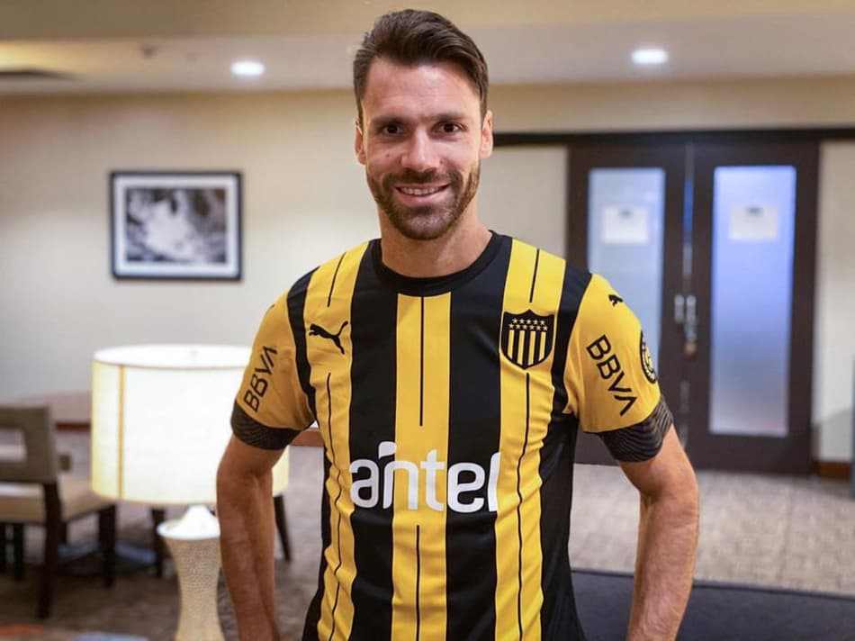 Experiente zagueiro Gary Kagelmacher assina com o Peñarol