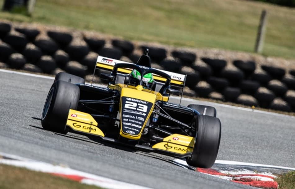 Com vitória no sábado e bons pontos no domingo, Collet sai de Teretonga Park com saldo positivo