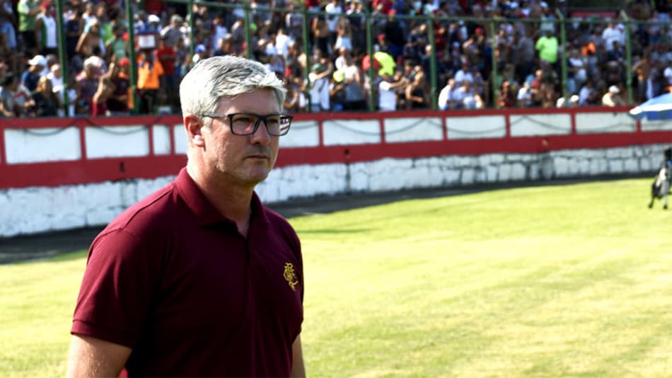 Odair Hellmann acerta as substituições e ganha moral do grupo