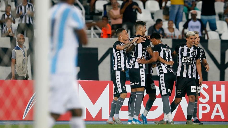 Botafogo faz três gols em um jogo pela 1ª vez desde a volta de Valentim