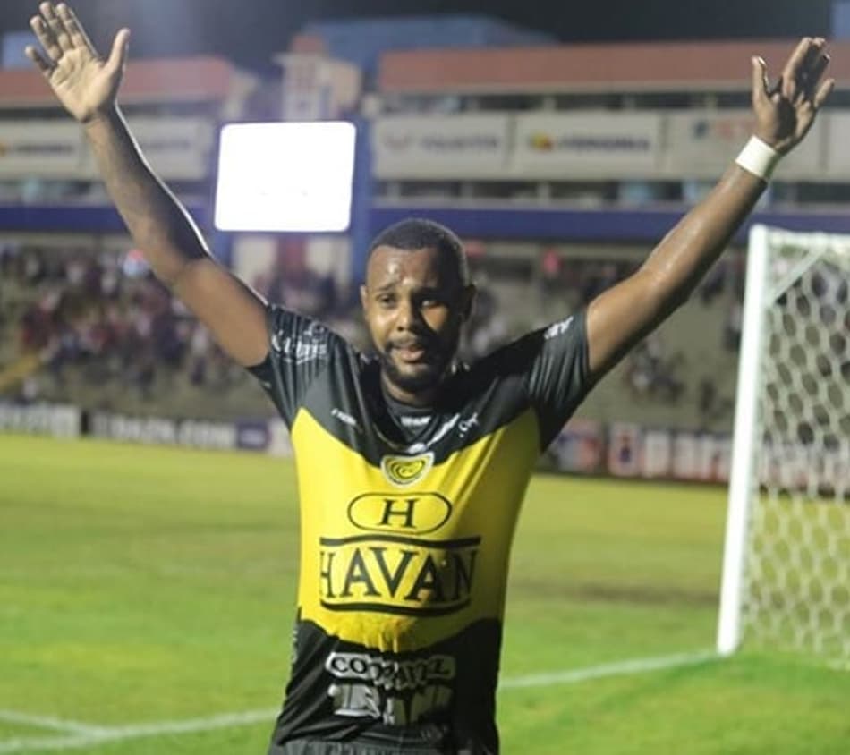 Paraná toma virada no fim e perde em casa para o FC Cascavel