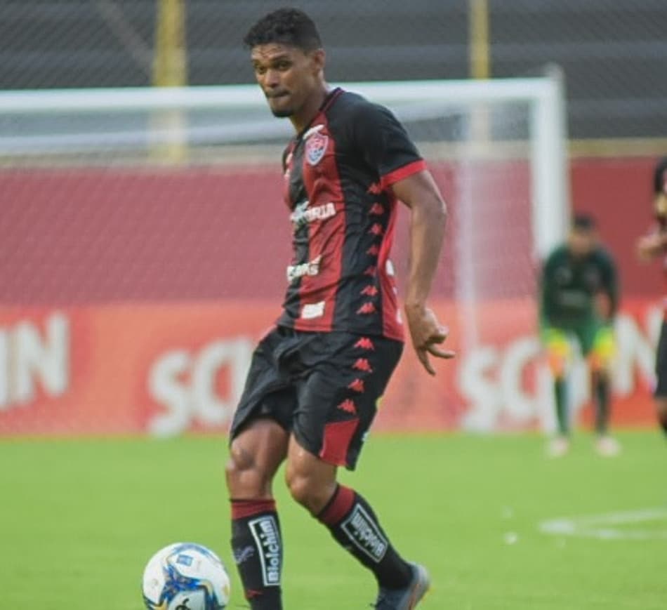 Lateral do Vitória projeta partida diante o Sport na Copa do Nordeste