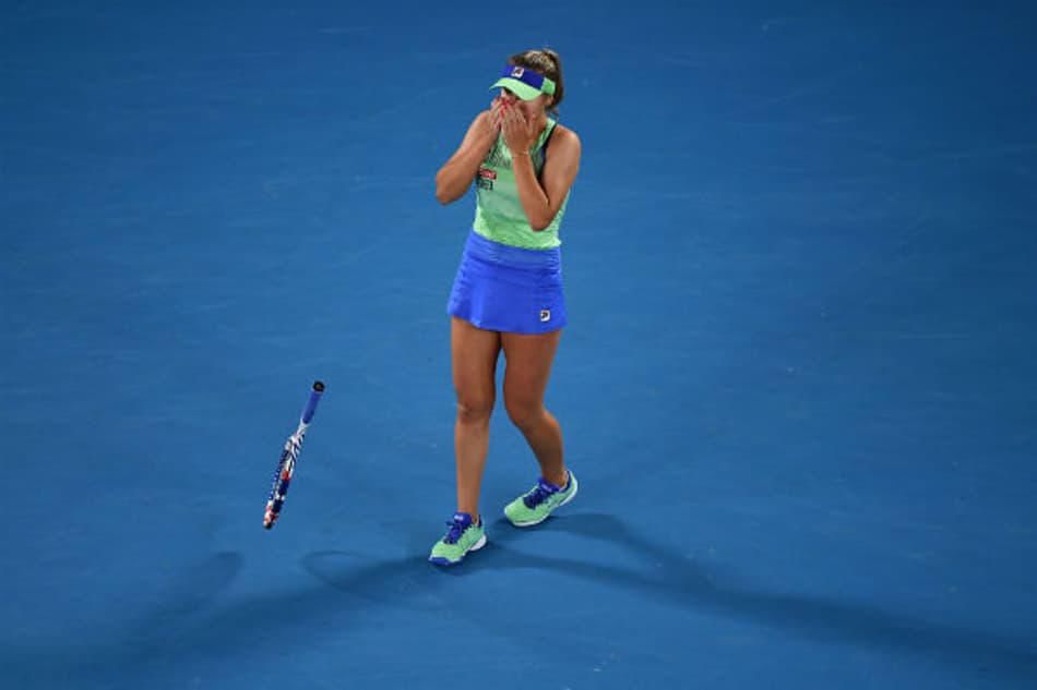 Sofia Kenin chora ao fim da aprtida final do Australian Open