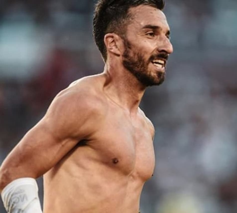 Ignacio Scocco deixa o River Plate para acertar com ex-clube