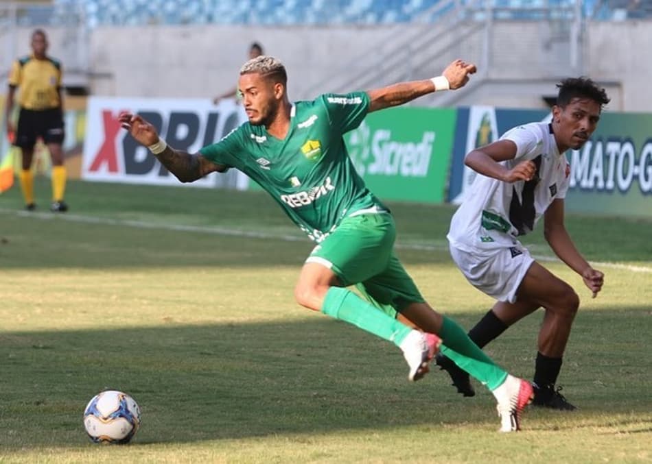 Após três gols em quatro jogos, Maxwell comemora bom início de temporada pelo Cuiabá