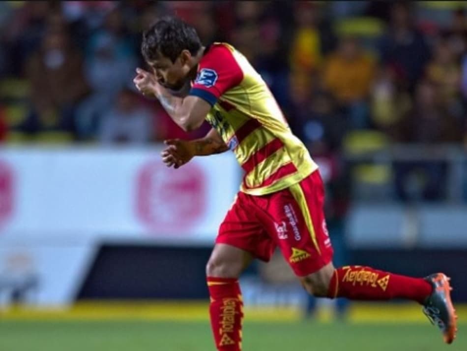 Jorge Valdivia faz jogada mágica em vitória do Monarcas