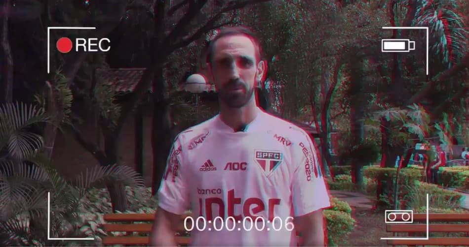 Juanfran dá show de carisma como ‘garoto-propaganda’ do São Paulo