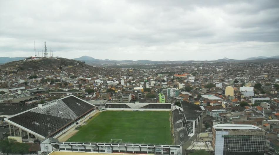 Pra seguir na cola dos líderes em Pernambuco, Sport visita o Decisão