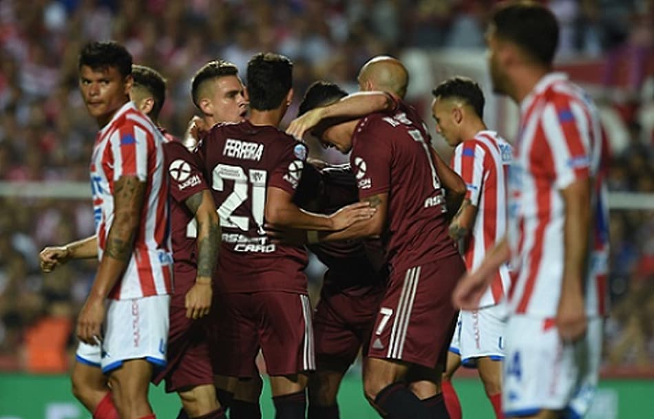 River Plate vira pra cima do Unión e segue firme na ponta da Superliga