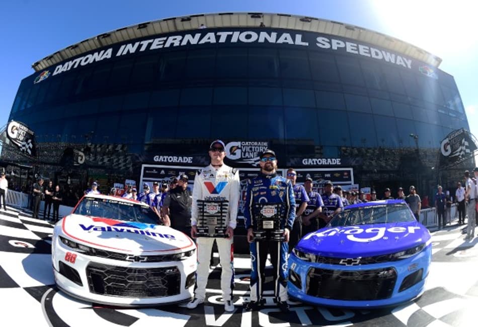 NASCAR: Stenhouse Jr. conquista sua primeira pole na Daytona 500; Bowman garante primeira fila