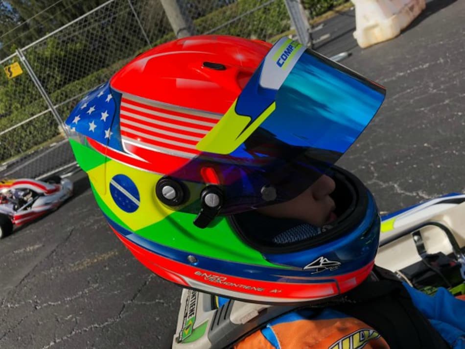 Campeão brasileiro de kart, Enzo Vidmontiene disputa corrida virtual com estrelas do automobilismo