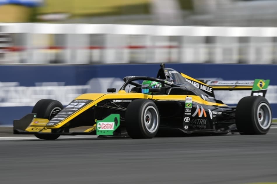 Caio Collet disputa última etapa da Toyota Racing Series em Feilding