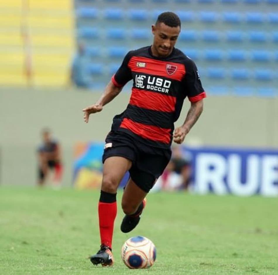 Titular do Oeste na Copinha, Biel assina contrato profissional com o Oeste